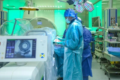 KFSHRC AI Brain Implant Eases Parkinson's - Cuts Meds by 50%