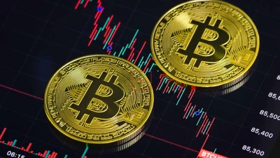 Bitcoin Drops 5% Below $90,000 as Bearish Factors Accumulate